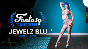 Bigtit Jewelz Blu does a multi-lingerie photoshoot before crawling across the floor to blow and ride her photographer